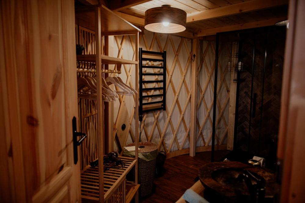 Jurty Z Widokiem, Prywatna Balia- Dzikolas Glamping Krasnobród Екстериор снимка
