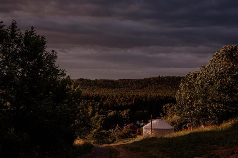 Jurty Z Widokiem, Prywatna Balia- Dzikolas Glamping Krasnobród Екстериор снимка
