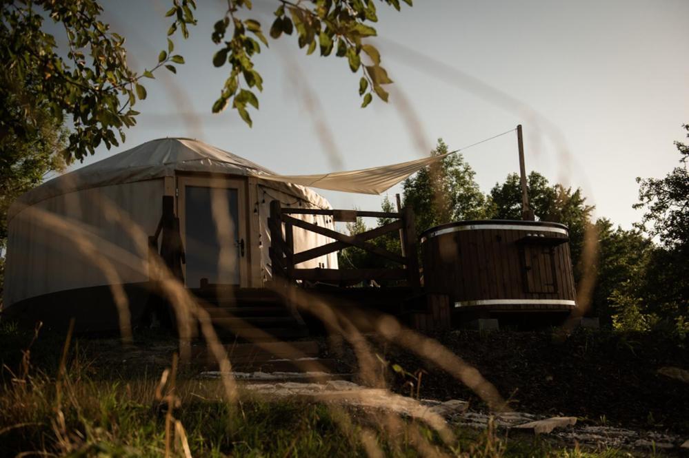 Jurty Z Widokiem, Prywatna Balia- Dzikolas Glamping Krasnobród Екстериор снимка