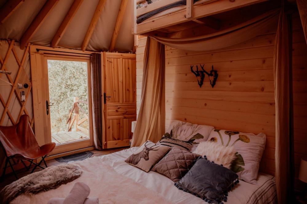 Jurty Z Widokiem, Prywatna Balia- Dzikolas Glamping Krasnobród Екстериор снимка