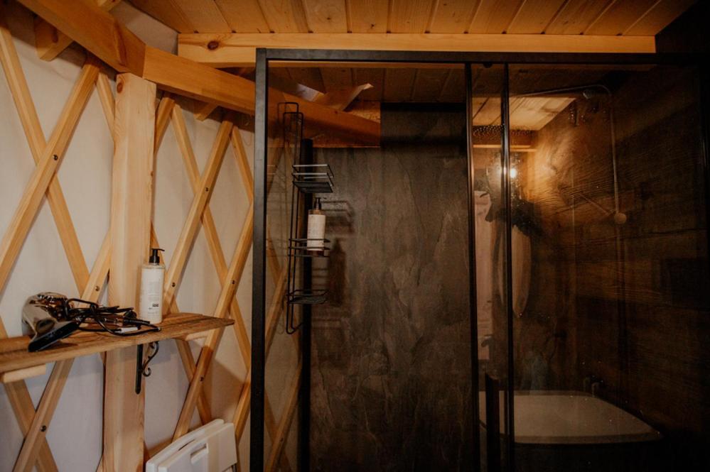 Jurty Z Widokiem, Prywatna Balia- Dzikolas Glamping Krasnobród Екстериор снимка